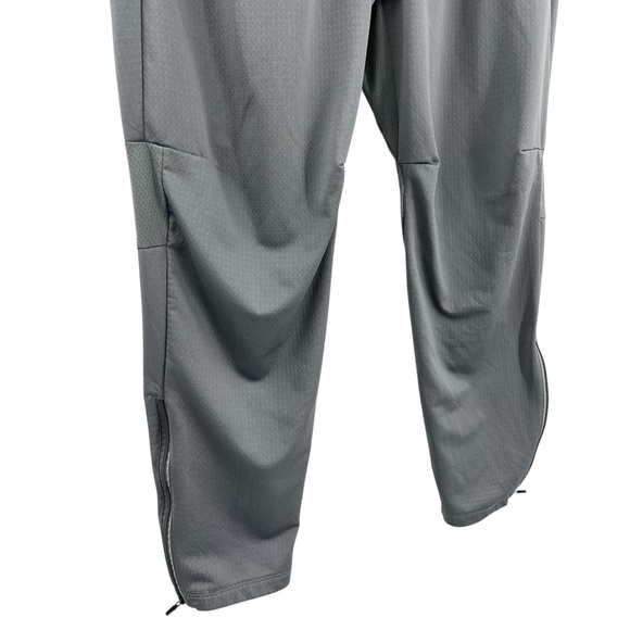 Nike Phenom Men's Dri-FIT Woven Running Pants in a smoke grey Dri-FIT technology - Picture 2 of 11